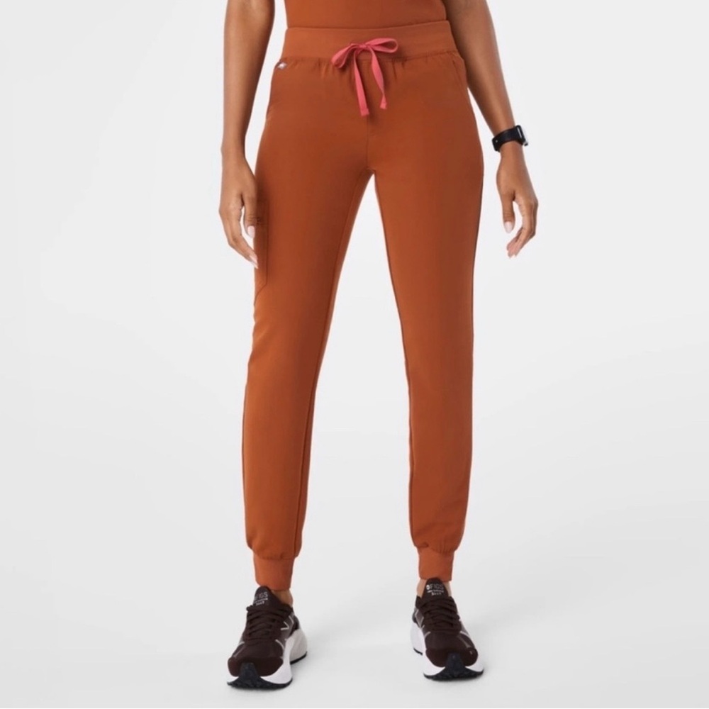 Figs High Waisted Zamora Jogger Scrub Pants (Dirty Chai color)